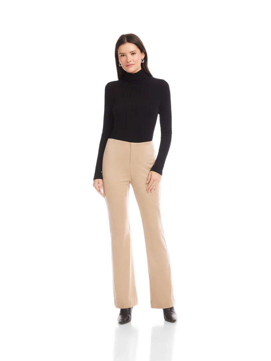 Molly Bootcut in Almond
