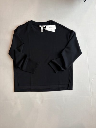 AirEssentials Long Sleeve Side Slit Top Very Black
