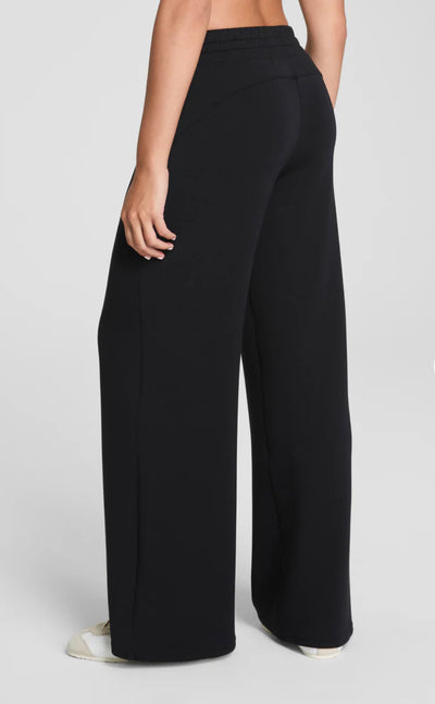 Air Essentials Wide Pant-Very Black