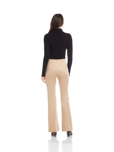 Molly Bootcut in Almond