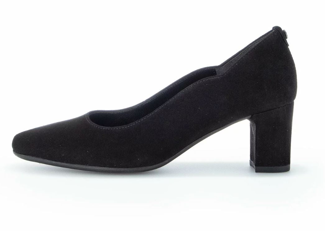 92.151.47 Black Heel