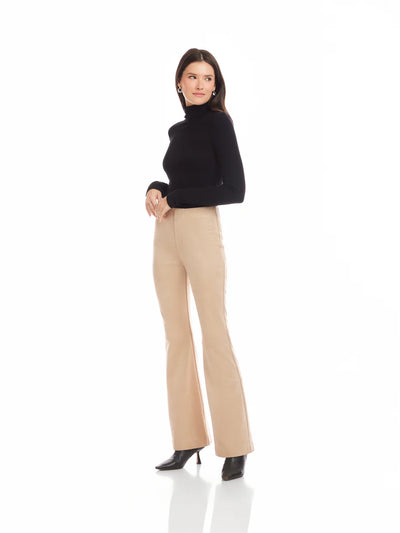 Molly Bootcut in Almond